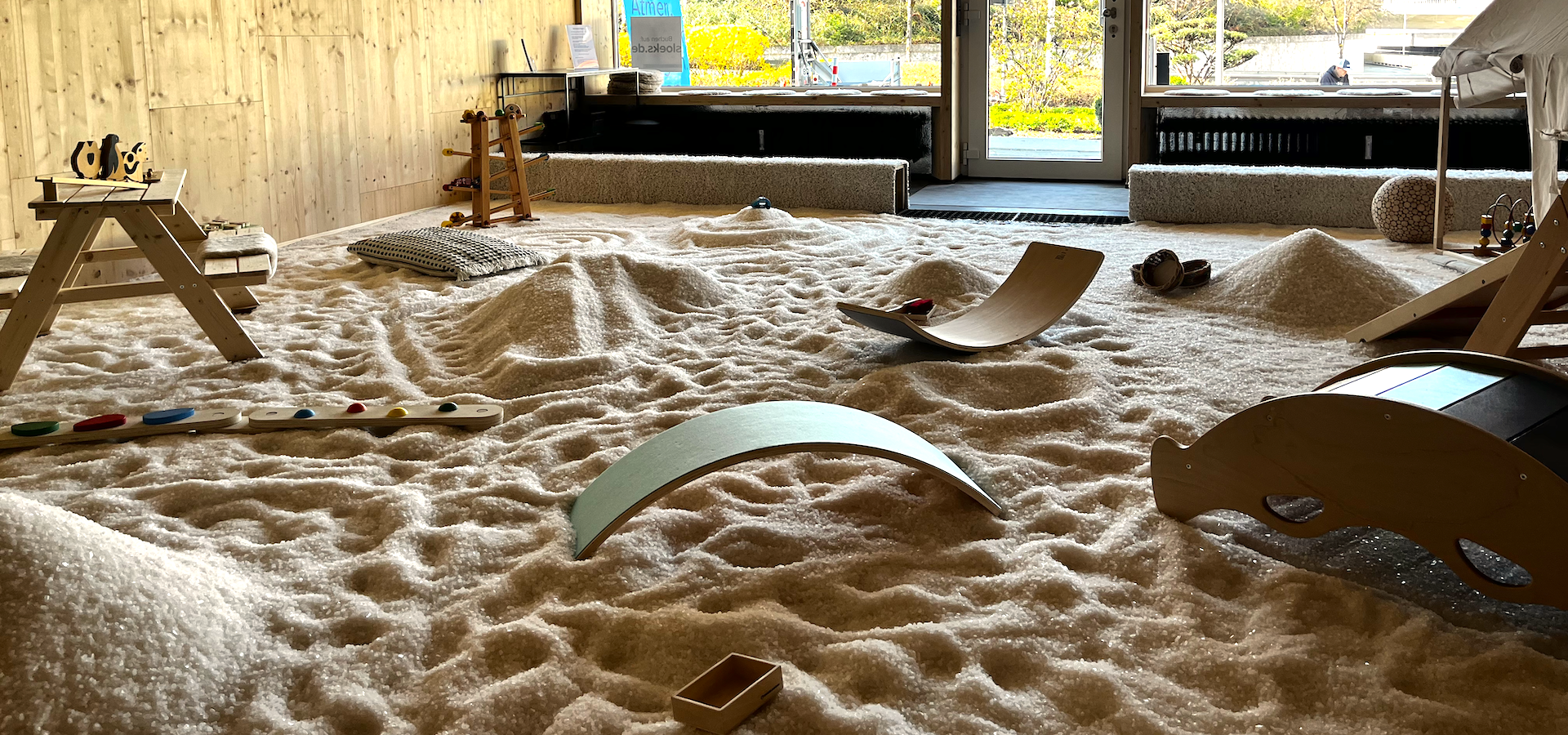 Salz Spiel in Vorbereiteter Umgebung - alles im Salz